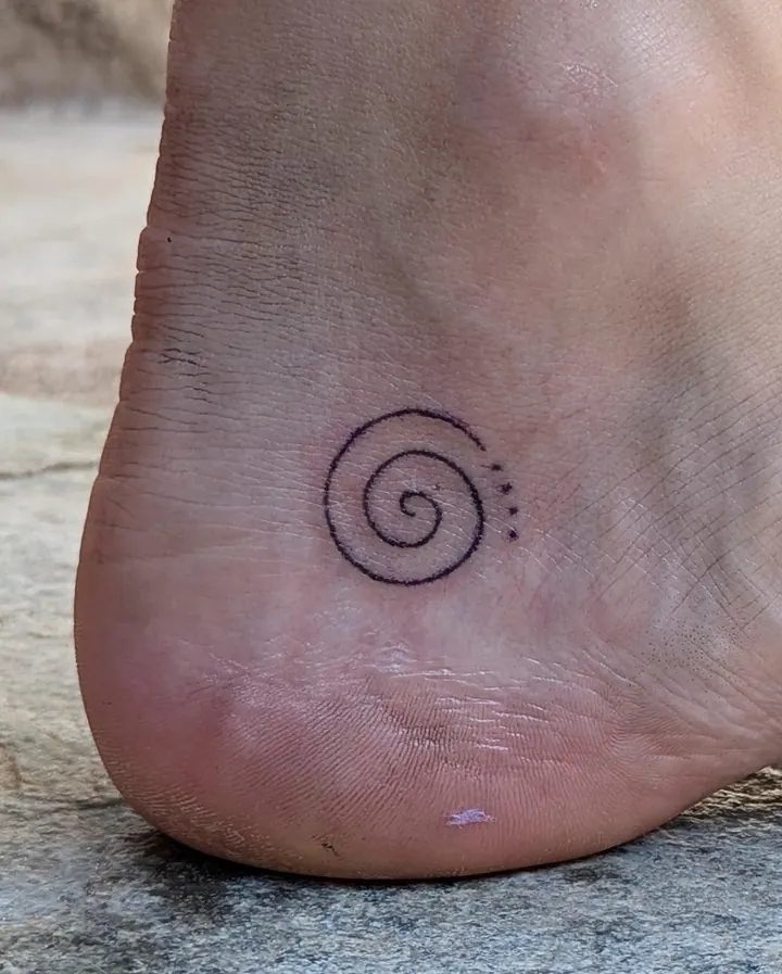 Spiral with dots on the heel